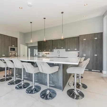 River Views,kinsale, Hosted By Exquisite Homes, Sleeps 26 דירה *