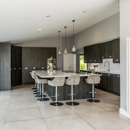 River Views,kinsale, Hosted By Exquisite Homes, Sleeps 26 קינסייל