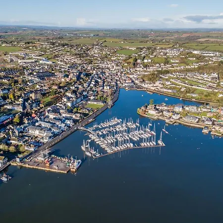 דירה River Views,kinsale, Hosted By Exquisite Homes, Sleeps 26 קינסייל