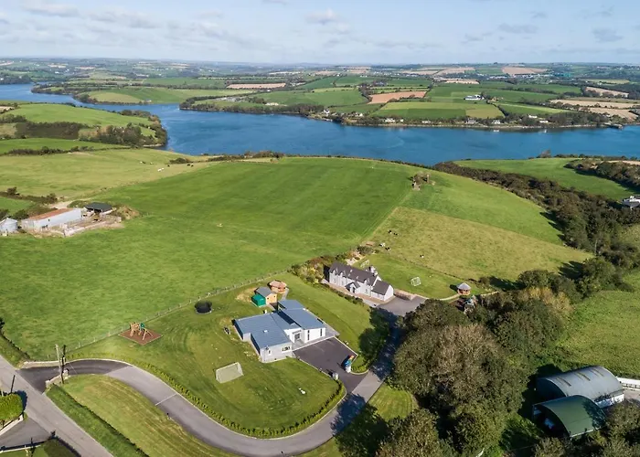 River Views,kinsale, Hosted By Exquisite Homes, Sleeps 26 * コーク