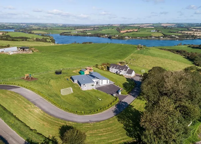 River Views,kinsale, Hosted By Exquisite Homes, Sleeps 26 アパート
